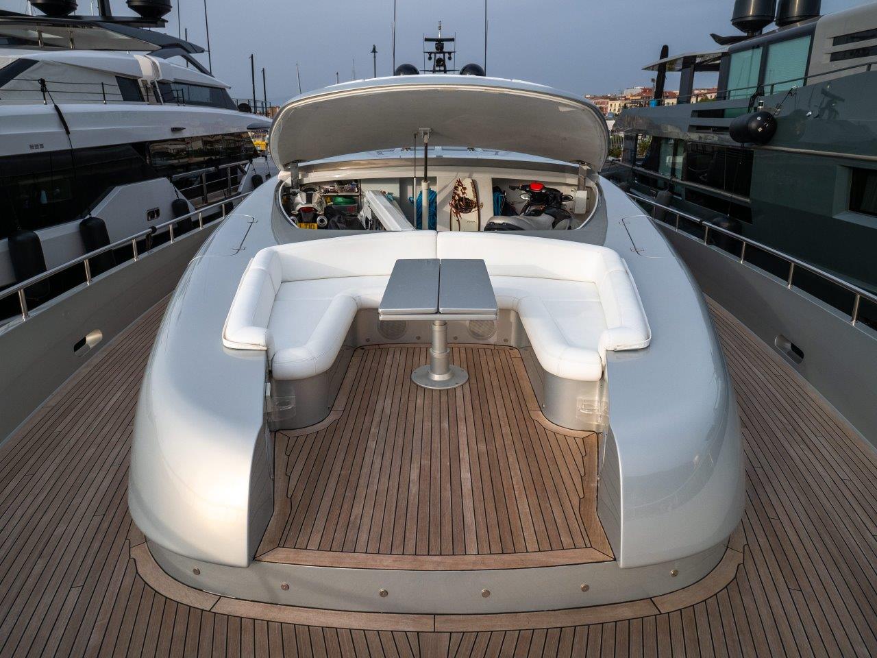 2010 PERSHING 115' 